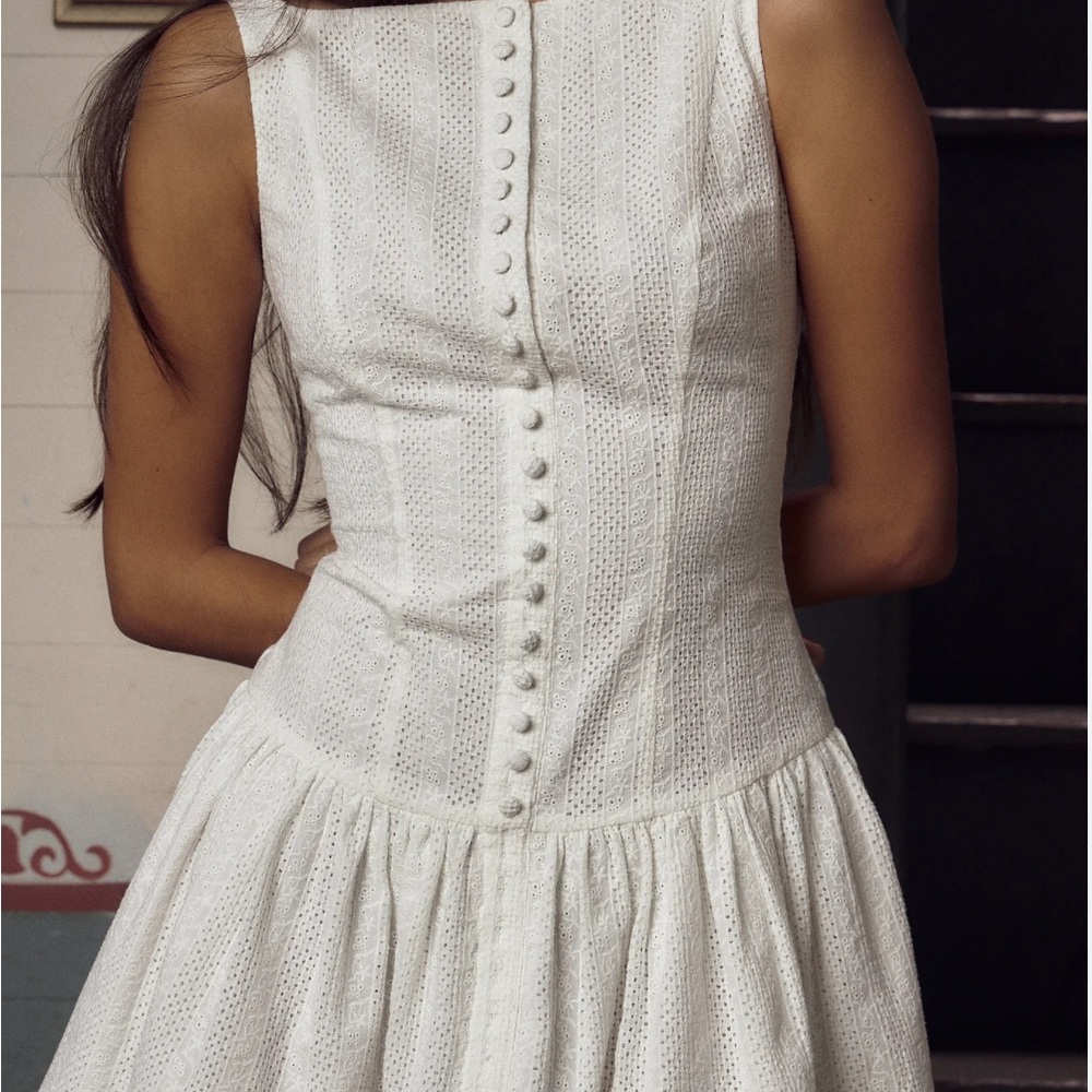 Chic Backless White Dress with Button Detail
